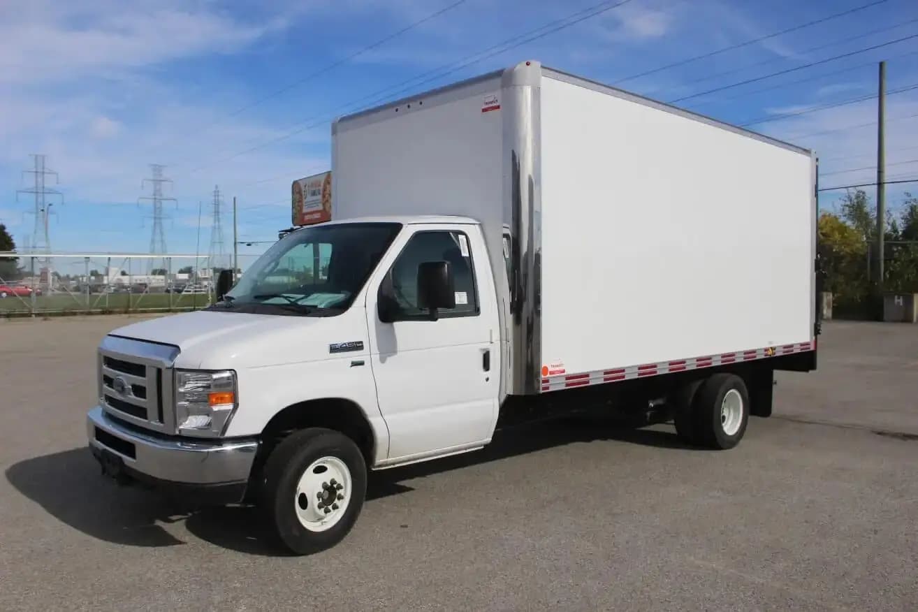 FORD E450 CUBE